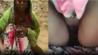 Rajasthan village aunty showing pussy open